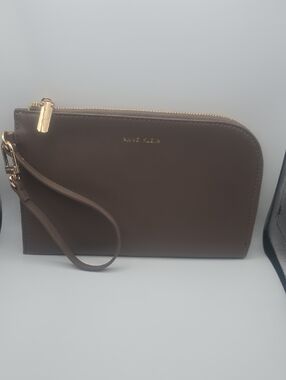 Anne Klein Mauve Brown Purple W/ Gold Hardware Zip Med Wristlet Clutch (NWOT)✨️